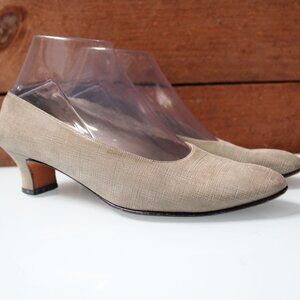 Salvatore Ferragamo Beige Textured Kitten Heel Pumps Size 6.5 B Women’s Italy